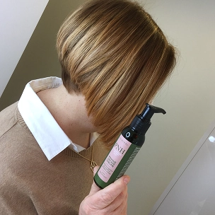 Coiffure lisse moderne